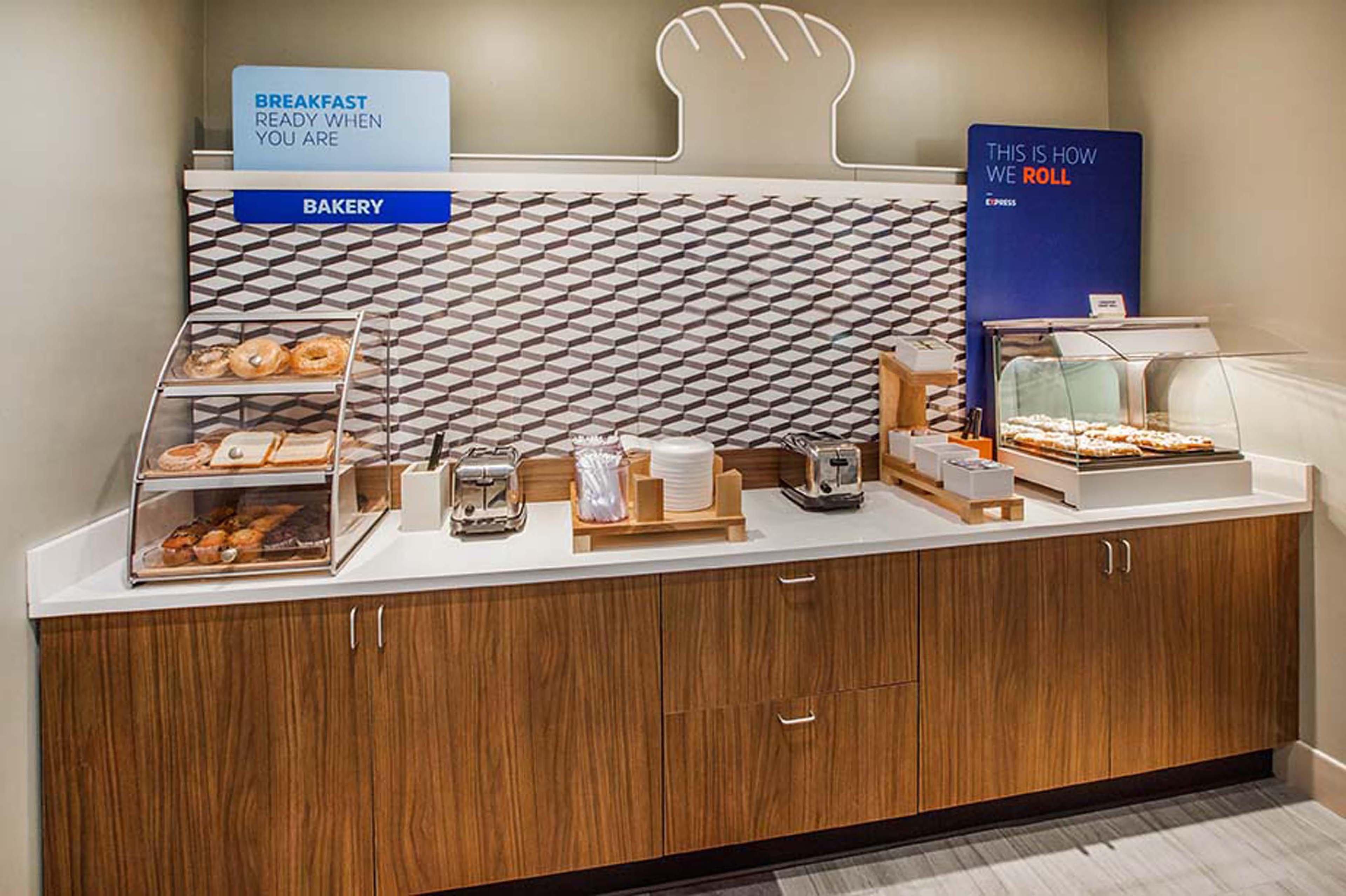 Holiday Inn Express & Suites Emporia Northwest By Ihg Luaran gambar