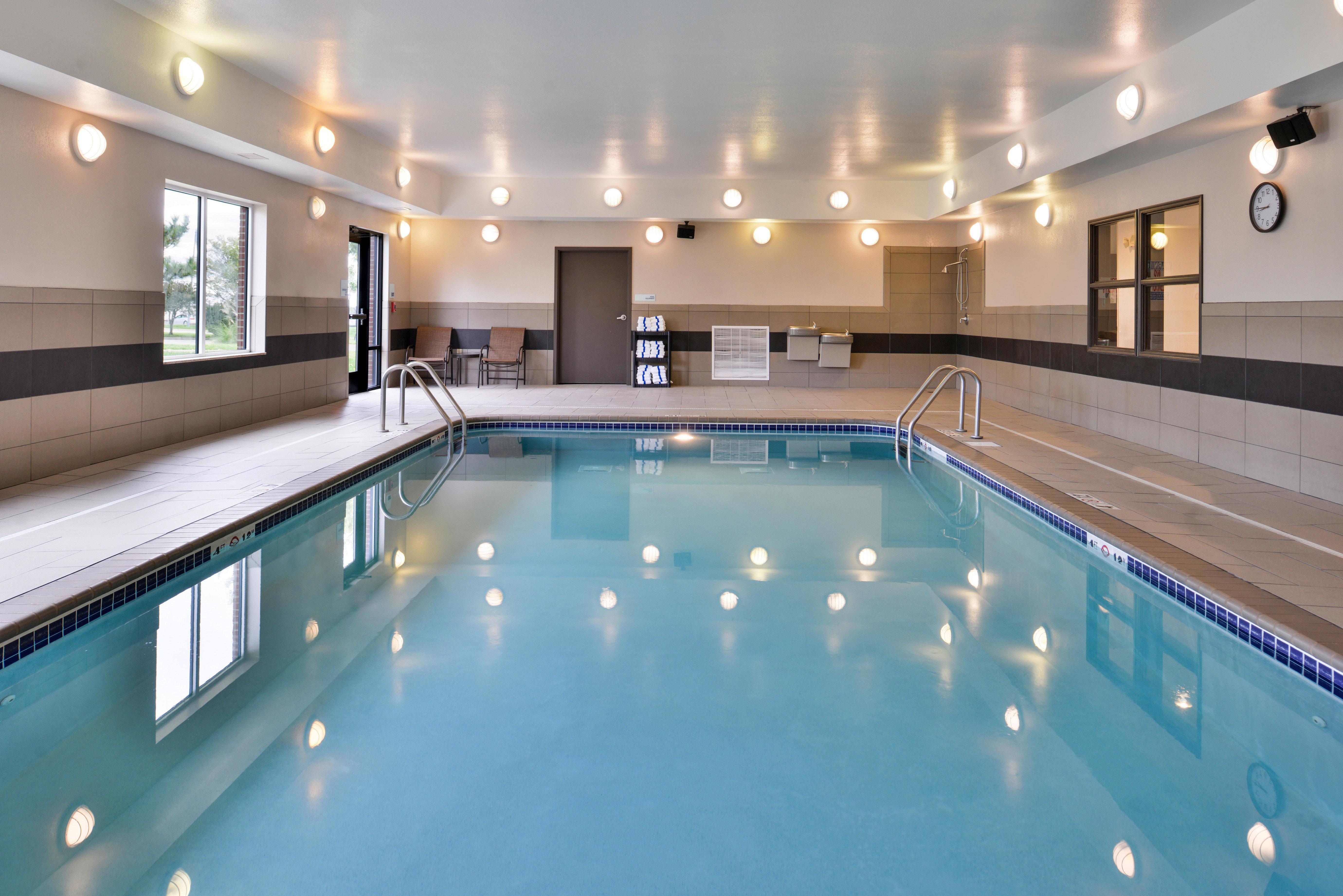 Holiday Inn Express & Suites Emporia Northwest By Ihg Luaran gambar