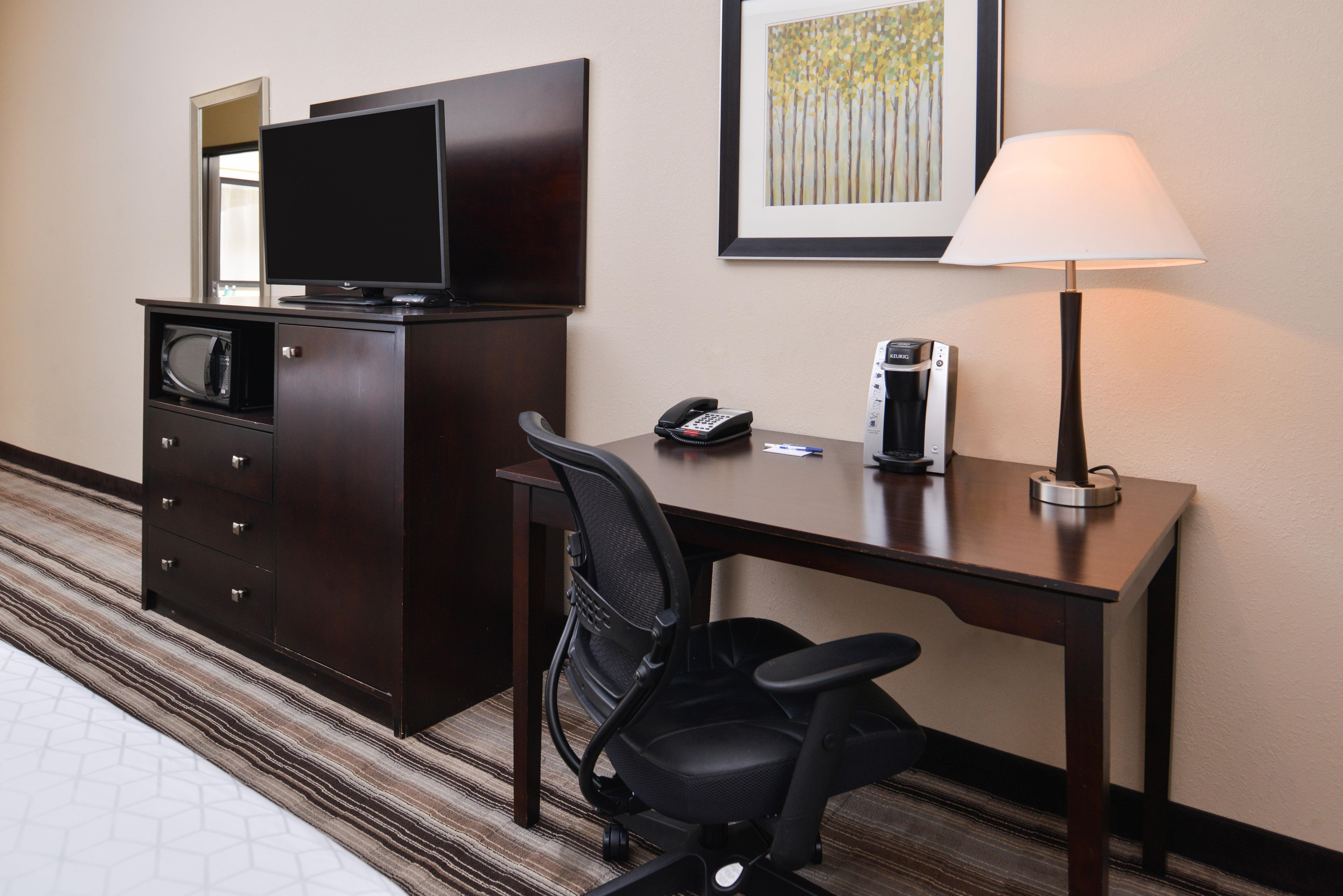 Holiday Inn Express & Suites Emporia Northwest By Ihg Luaran gambar