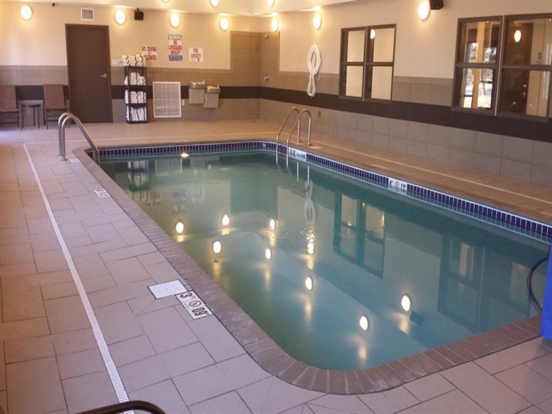Holiday Inn Express & Suites Emporia Northwest By Ihg Luaran gambar