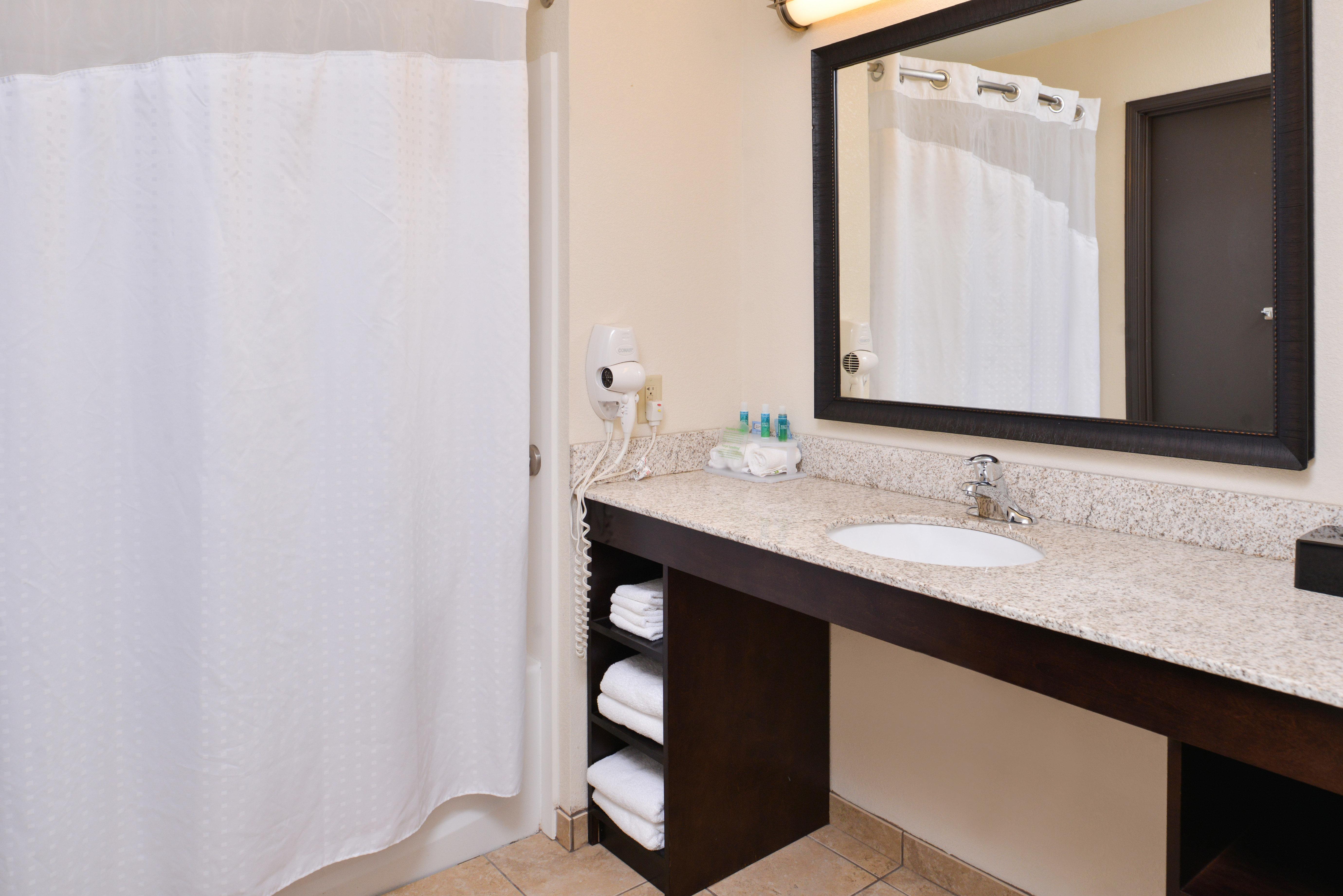 Holiday Inn Express & Suites Emporia Northwest By Ihg Luaran gambar