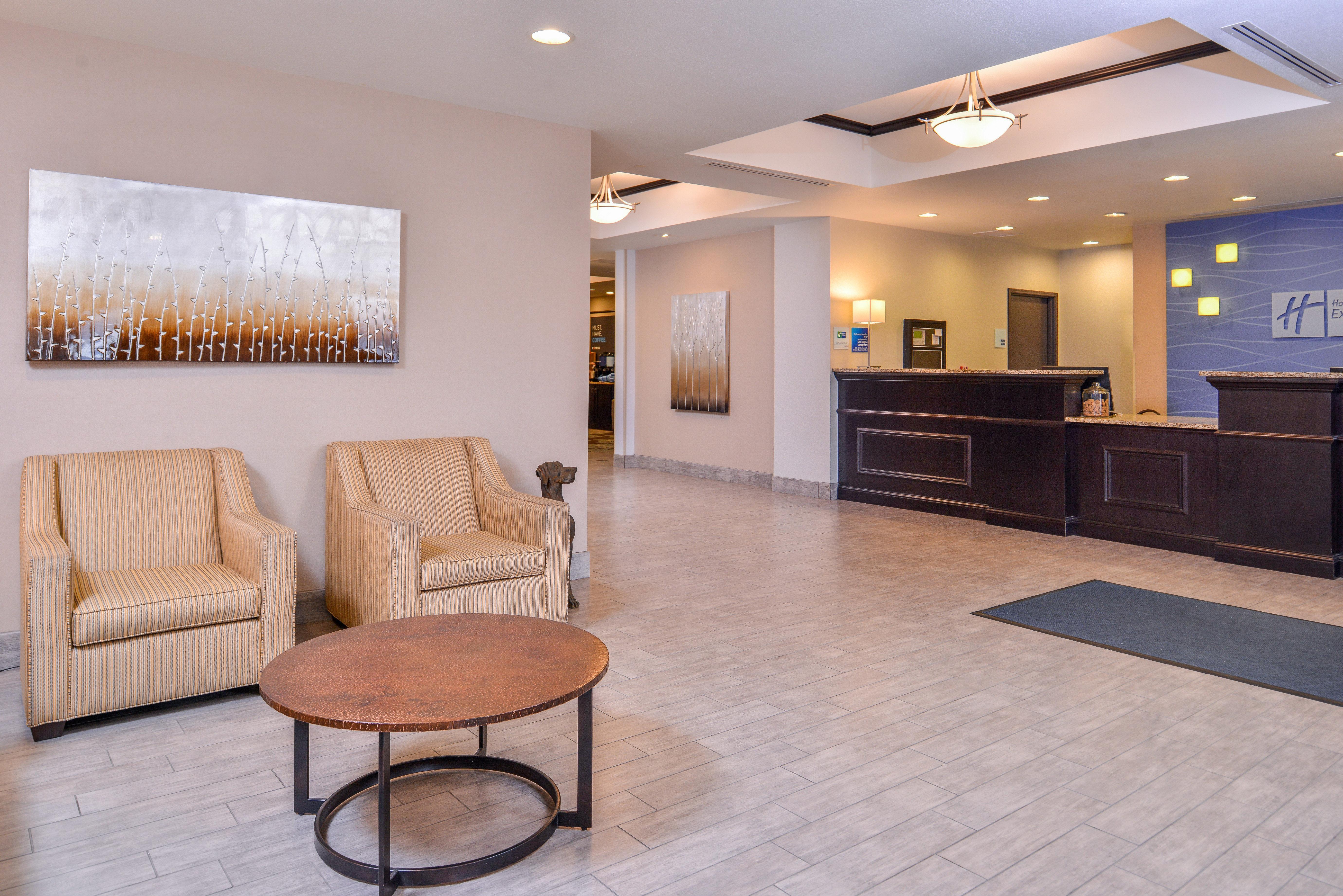 Holiday Inn Express & Suites Emporia Northwest By Ihg Luaran gambar